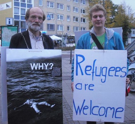 Joshua Herold und Michael Pusch fordern offene Grenzen und Hilfe für Menschen in Not
